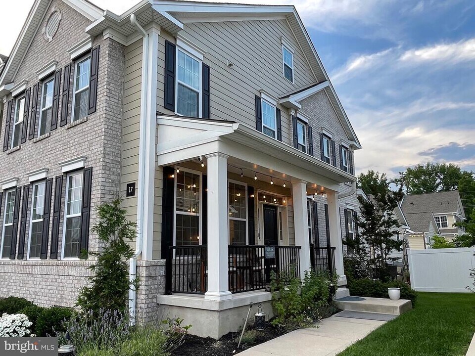 17 Peacock Wy in Princeton, NJ - Building Photo