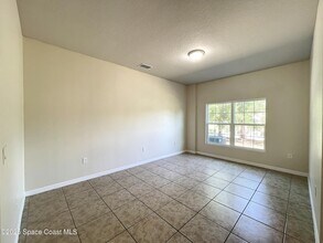 3748 Chambers Ln in Cocoa, FL - Foto de edificio - Building Photo