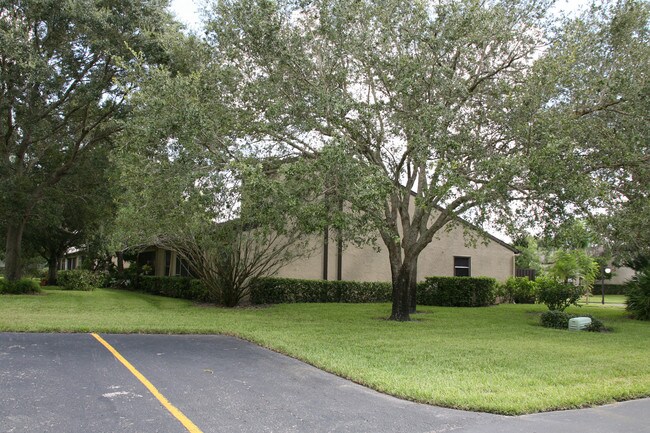 Tallywood Apartments in Sarasota, FL - Building Photo - Building Photo