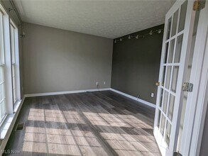 7912 Wildel Dr in Twinsburg, OH - Foto de edificio - Building Photo