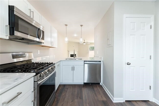 547 Harbor Lake Ct in Marietta, GA - Foto de edificio - Building Photo