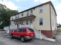 75 Andrews Ave in West Warwick, RI - Foto de edificio - Building Photo