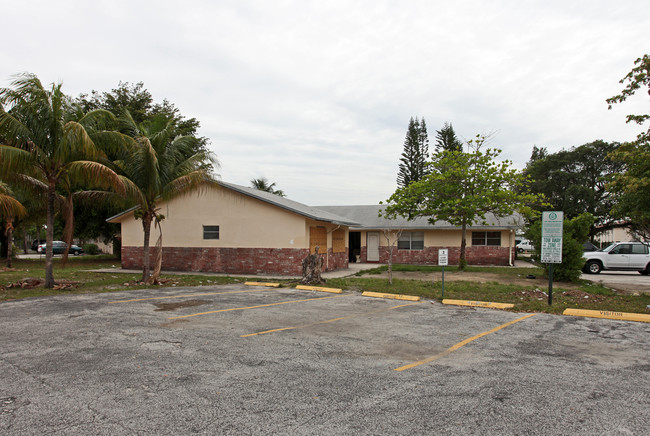 904 SW 10th Dr in Pompano Beach, FL - Building Photo - Building Photo