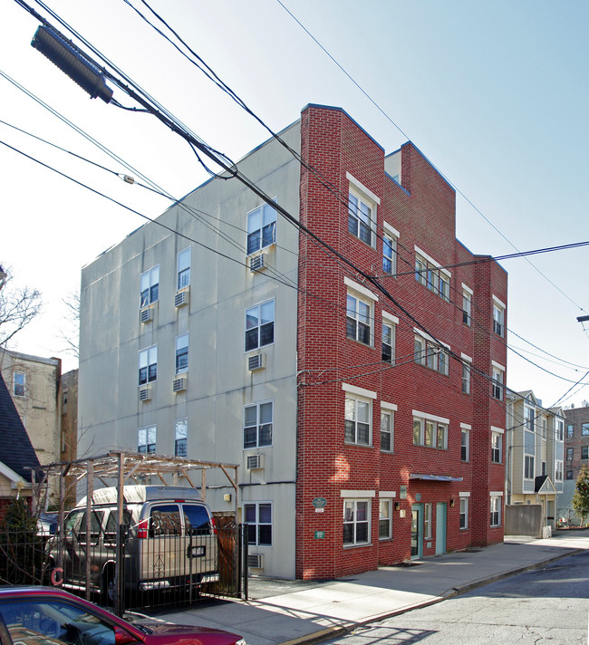 12 Knowles St in Yonkers, NY - Building Photo - Building Photo