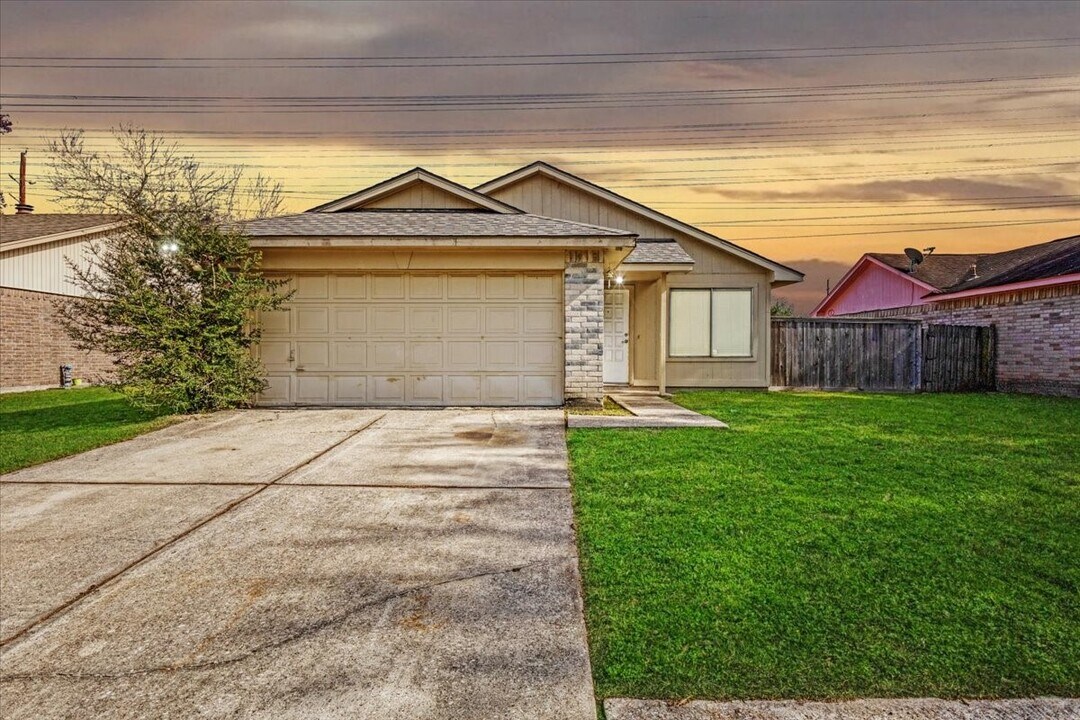 14818 Gladewick Dr in Humble, TX - Building Photo