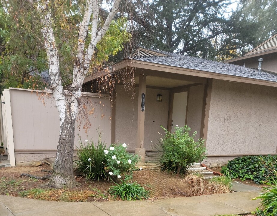 5333 Argos St in Agoura Hills, CA - Building Photo