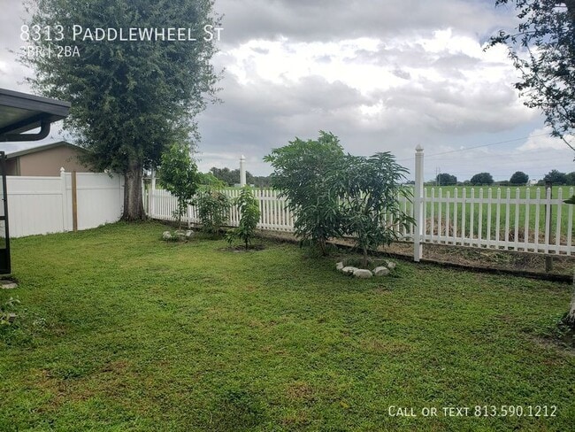 8313 Paddlewheel St in Tampa, FL - Building Photo - Building Photo