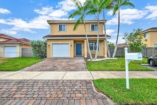 8986 SW 214th Terrace in Cutler Bay, FL - Building Photo