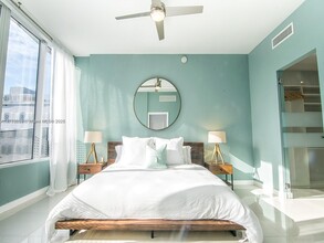 2100 Park Ave in Miami Beach, FL - Foto de edificio - Building Photo