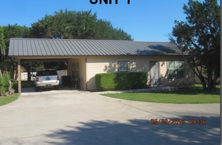 300 Rocking M Rd in Kyle, TX - Building Photo