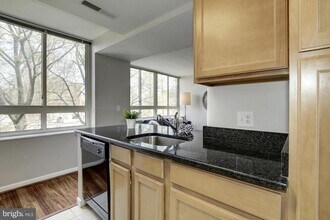 355 I St SW, Unit S323 in Washington, DC - Building Photo - Building Photo