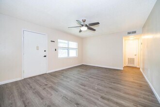 700 E Airport Blvd in Sanford, FL - Building Photo - Building Photo