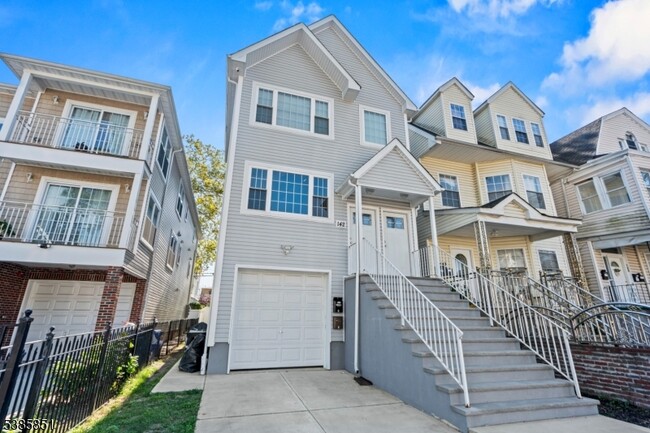 property at 142 N 15th St