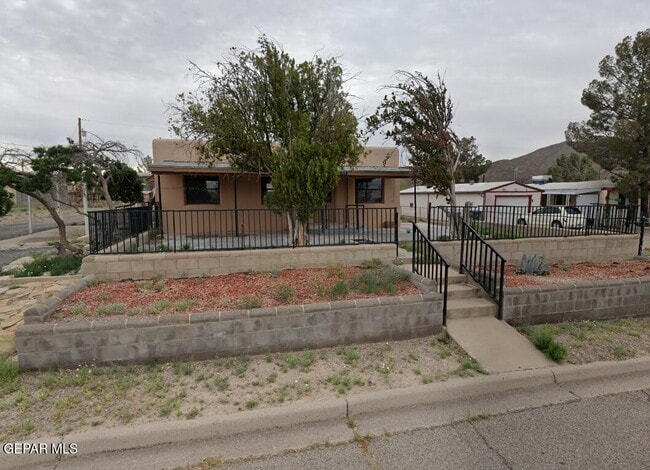 property at 515 N Silver St