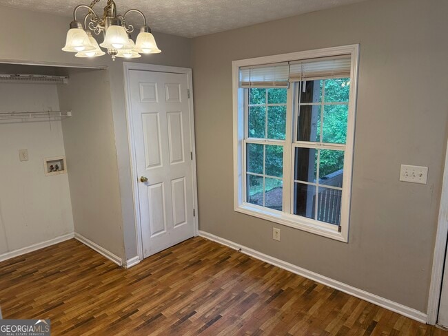 573 Elrod Ave in Jefferson, GA - Foto de edificio - Building Photo