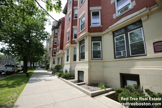 1307 Commonwealth Ave in Boston, MA - Foto de edificio - Building Photo