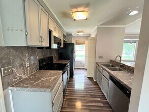 16950 Lensman Dr in St. Robert, MO - Building Photo - Building Photo