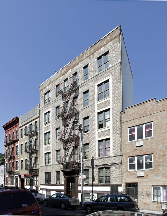 Little Italy in Bronx, NY - Foto de edificio