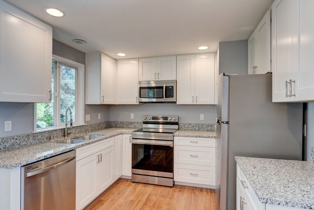 363 Fisher Ct in Oak Harbor, WA - Building Photo
