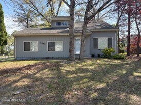 1162 Oakdale St in Toms River, NJ - Building Photo