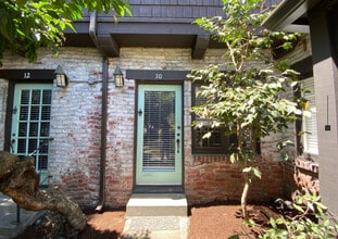 Canterbury Court in Seattle, WA - Building Photo - Building Photo