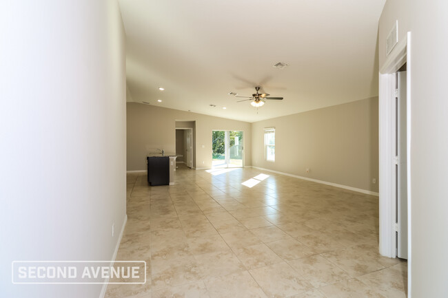 598 Fleetwood St in Palm Bay, FL - Foto de edificio - Building Photo