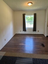 9590 SW McAdoo Rd in Augusta, KS - Foto de edificio - Building Photo