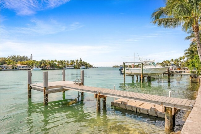 1170 S Biscayne Point Rd in Miami Beach, FL - Building Photo - Building Photo