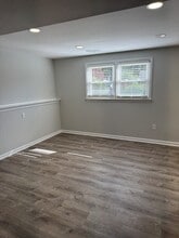 914 Daleview Dr in Silver Spring, MD - Foto de edificio - Building Photo