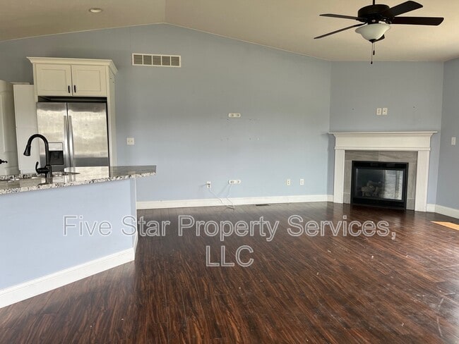 1203 Hawthorn Ct in Chatham, IL - Building Photo - Building Photo