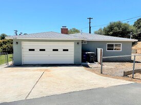 648 Lado De Loma Dr in Vista, CA - Building Photo
