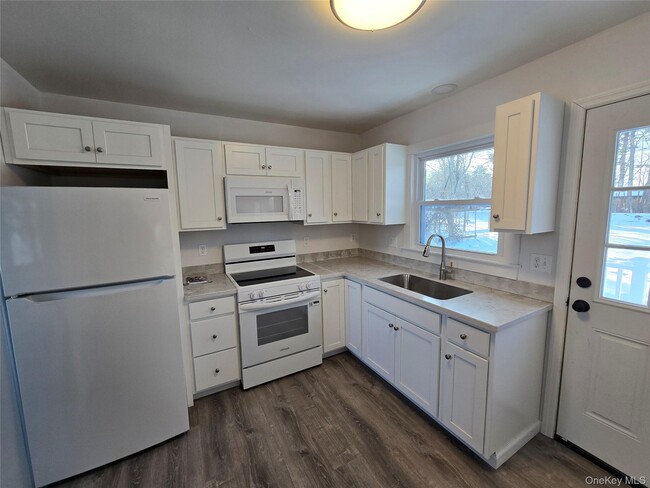 182 Rock Hill Dr in Rock Hill, NY - Building Photo - Building Photo