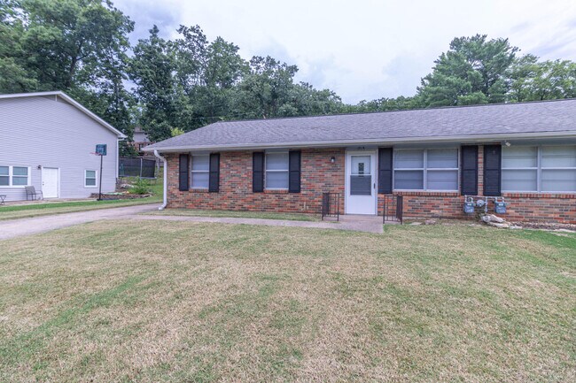 1715 Stanford Dr in Columbia, MO - Building Photo - Building Photo