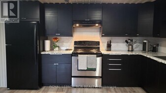 341 Queensville Sideroad in East Gwillimbury, ON - Building Photo