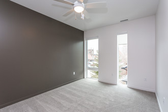 4000 INGERSOLL in Des Moines, IA - Building Photo - Interior Photo