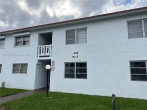 1521 NW 43rd Ave in Lauderhill, FL - Building Photo - Building Photo