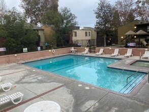 18350 Hatteras St, Unit 181 in Tarzana, CA - Foto de edificio - Building Photo