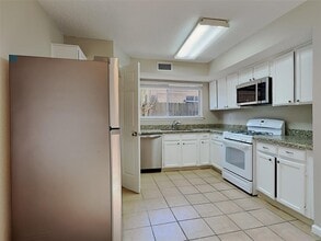 8527 Woodland Willows Dr in Houston, TX - Building Photo - Building Photo