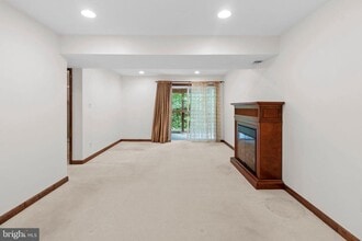 7700 Newington Forest Ave in Springfield, VA - Building Photo - Building Photo