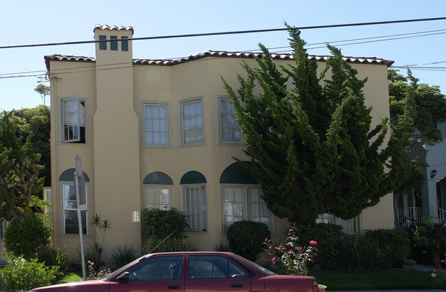 540 Merritt Ave in Oakland, CA - Foto de edificio - Building Photo