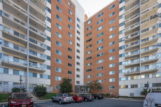 Blair House in Silver Spring, MD - Foto de edificio - Building Photo