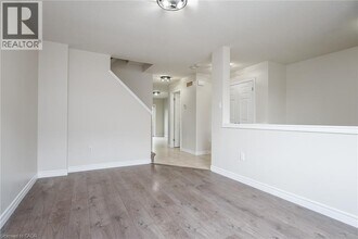 70 Willowrun Dr in Kitchener, ON - Building Photo - Building Photo