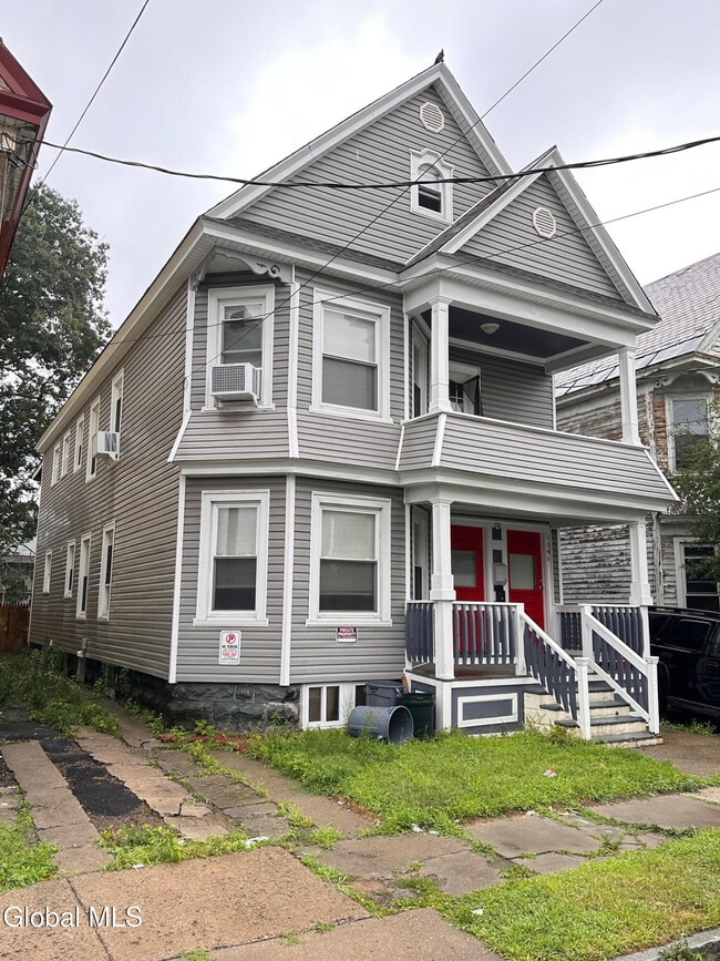 1046 Delamont Ave in Schenectady, NY - Building Photo - Building Photo