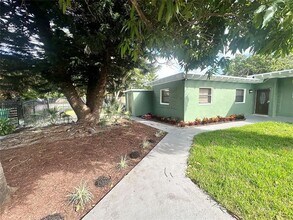 260 NW 106th St in Miami, FL - Building Photo - Building Photo