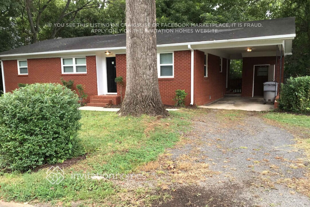 1318 Lomax Ave in Charlotte, NC - Building Photo