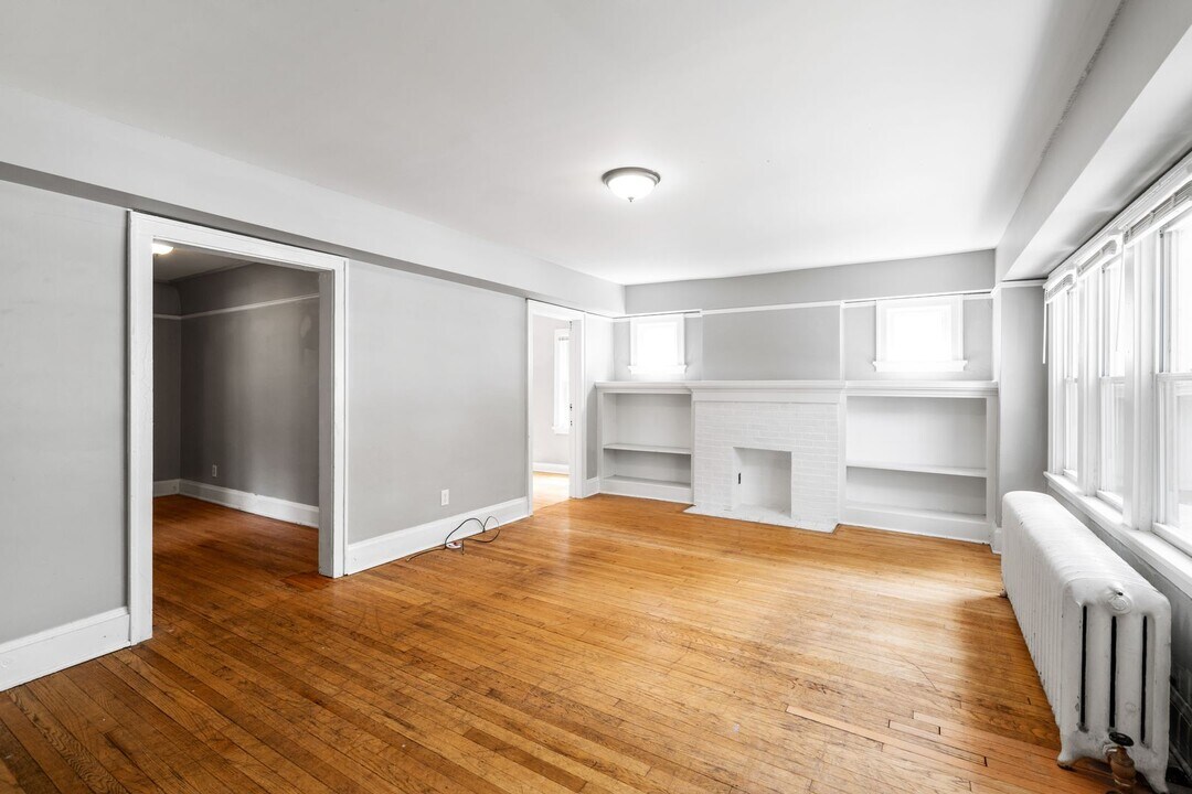 3372 N Downer Ave in Milwaukee, WI - Building Photo