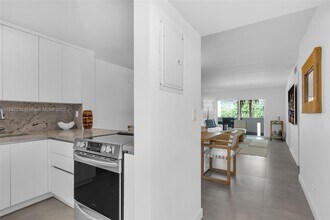 300 Galen Dr in Key Biscayne, FL - Building Photo - Building Photo