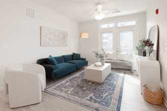 Joyfield Flats at Woodbridge in Woodbridge, VA - Foto de edificio - Interior Photo