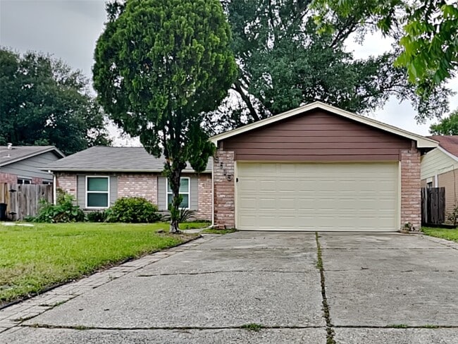 property at 8615 Riverside Walk Ln