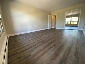 170 Erb St. W, Unit 1 Bedroom in Waterloo, ON - Building Photo - Building Photo